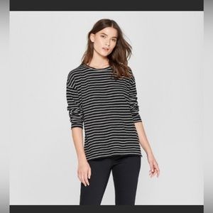 Universal thread striped black and white long sleeve